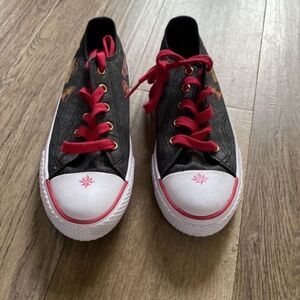 Brand New NWOT Marvel Captain Marvel Chuck Sneakers Kid Size 4